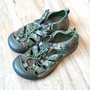 Youth Camo Keen sandals